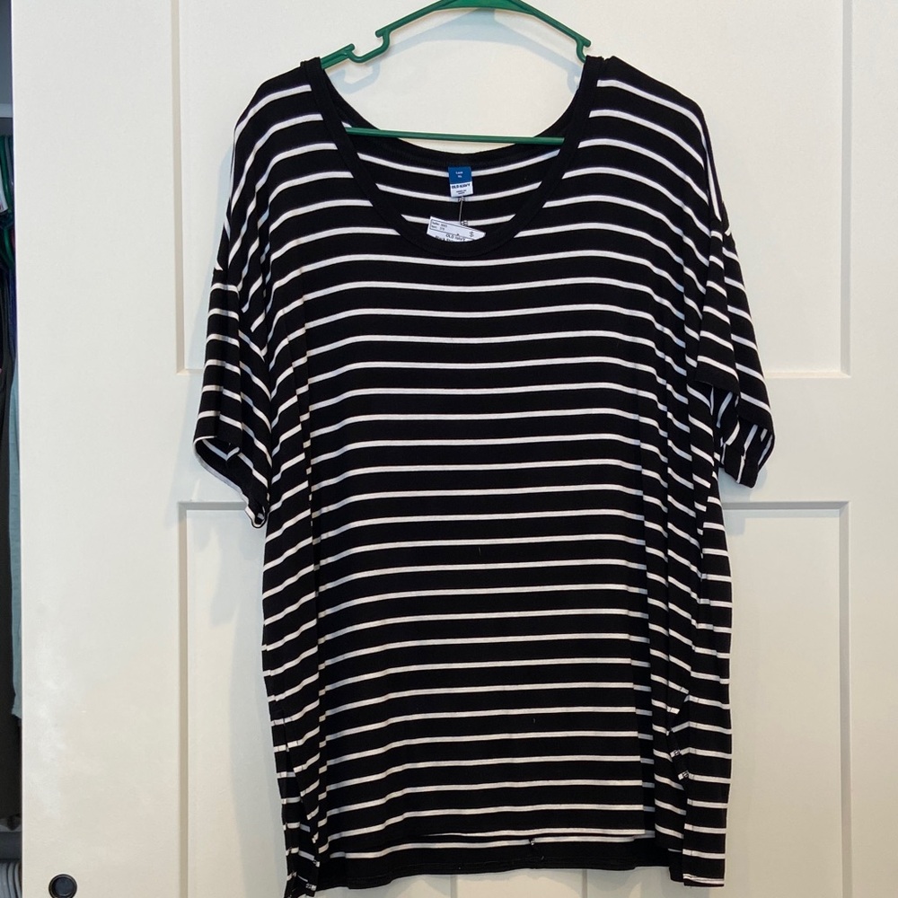 XL Old Navy Black & White Striped Women's Short Sleeve Top